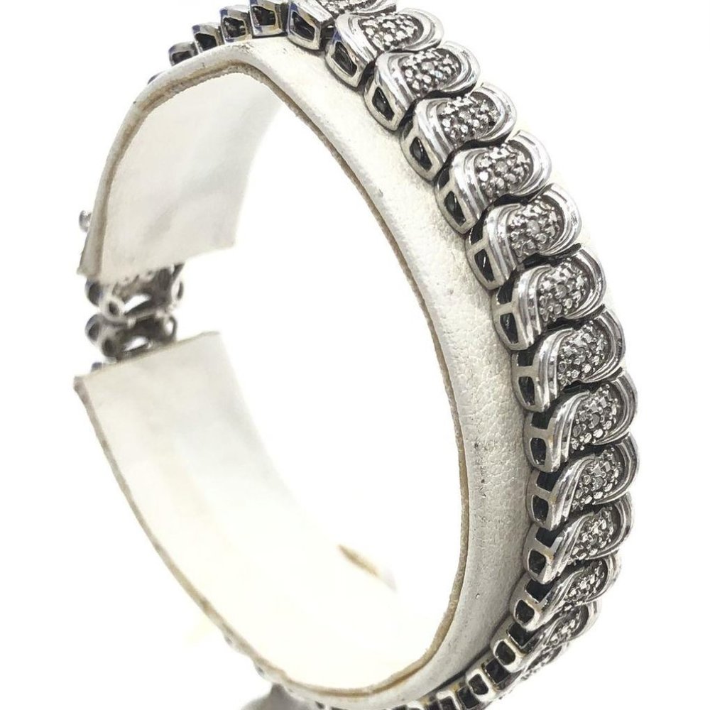 Heng Ngai 925 tennis bracelet with diamond accents